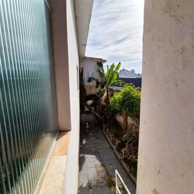 Casa Residencial com 192m², 4 quartos, 1 suíte, 1 garagem, no bairro Canto em Florianópolis