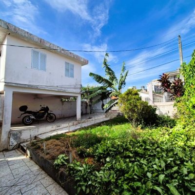 Casa Residencial com 192m², 4 quartos, 1 suíte, 1 garagem, no bairro Canto em Florianópolis