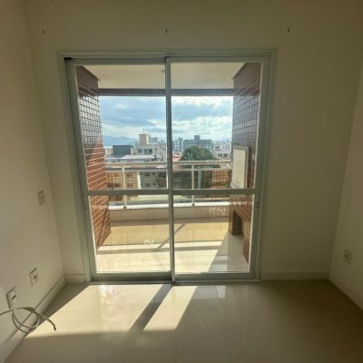 Apartamentos com 70m², 2 quartos, 1 suíte, 2 garagens, no bairro Estreito em Florianópolis
