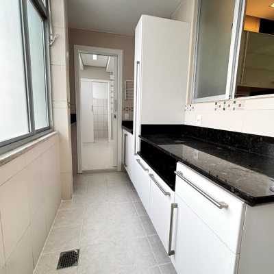 Apartamentos com 158m², 3 quartos, 1 suíte, 2 garagens, no bairro Centro em Florianópolis