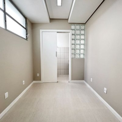 Apartamentos com 158m², 3 quartos, 1 suíte, 2 garagens, no bairro Centro em Florianópolis