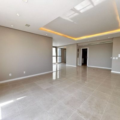 Apartamentos com 158m², 3 quartos, 1 suíte, 2 garagens, no bairro Centro em Florianópolis