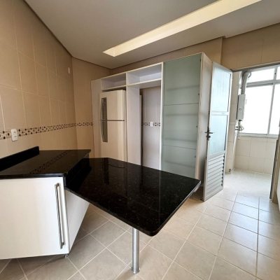 Apartamentos com 158m², 3 quartos, 1 suíte, 2 garagens, no bairro Centro em Florianópolis