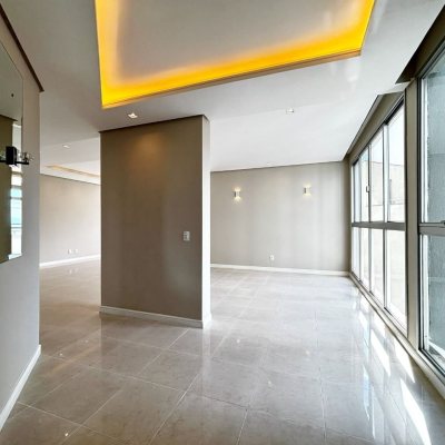 Apartamentos com 158m², 3 quartos, 1 suíte, 2 garagens, no bairro Centro em Florianópolis