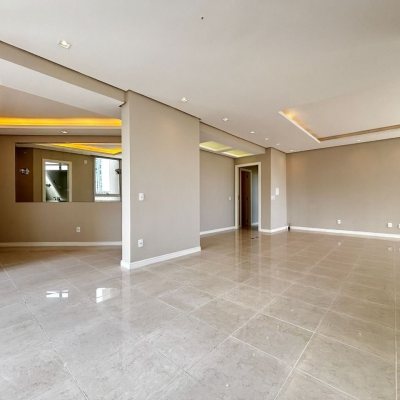 Apartamentos com 158m², 3 quartos, 1 suíte, 2 garagens, no bairro Centro em Florianópolis