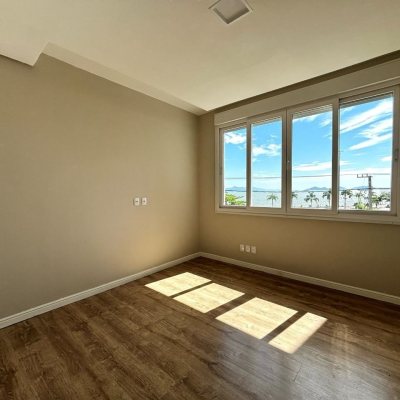 Apartamentos com 158m², 3 quartos, 1 suíte, 2 garagens, no bairro Centro em Florianópolis