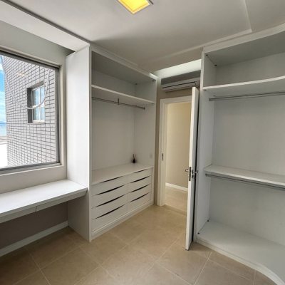 Apartamentos com 158m², 3 quartos, 1 suíte, 2 garagens, no bairro Centro em Florianópolis