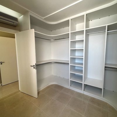 Apartamentos com 158m², 3 quartos, 1 suíte, 2 garagens, no bairro Centro em Florianópolis