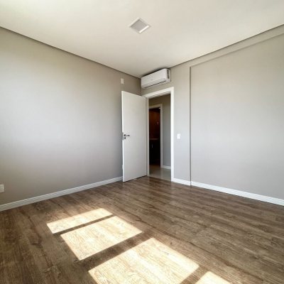 Apartamentos com 158m², 3 quartos, 1 suíte, 2 garagens, no bairro Centro em Florianópolis