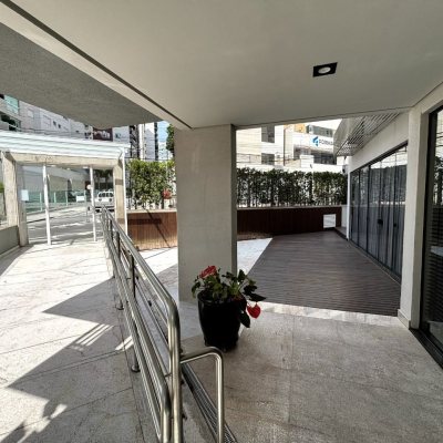 Apartamentos com 158m², 3 quartos, 1 suíte, 2 garagens, no bairro Centro em Florianópolis