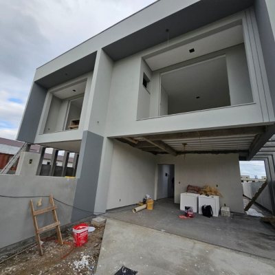 Casa Residencial com 161m², 3 quartos, 1 suíte, 2 garagens, no bairro Sertão Do Maruim em São José