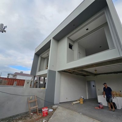 Casa Residencial com 161m², 3 quartos, 1 suíte, 2 garagens, no bairro Sertão Do Maruim em São José