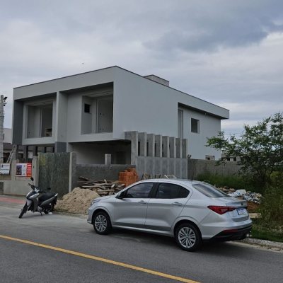 Casa Residencial com 161m², 3 quartos, 1 suíte, 2 garagens, no bairro Sertão Do Maruim em São José