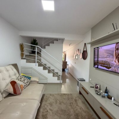 Sobrado Residencial com 74m², 2 quartos, 2 garagens, no bairro Potecas em São José