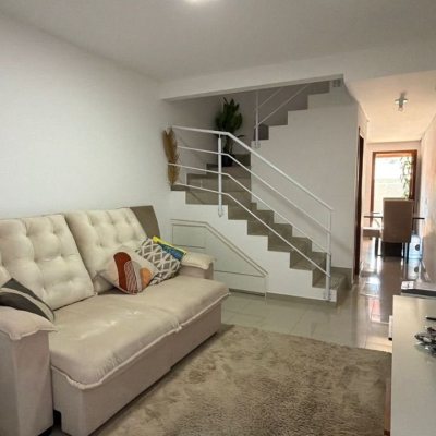 Sobrado Residencial com 74m², 2 quartos, 2 garagens, no bairro Potecas em São José