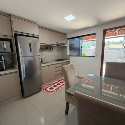 Sobrado Residencial com 74m², 2 quartos, 2 garagens, no bairro Potecas em São José