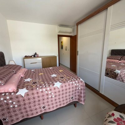 Sobrado Residencial com 74m², 2 quartos, 2 garagens, no bairro Potecas em São José