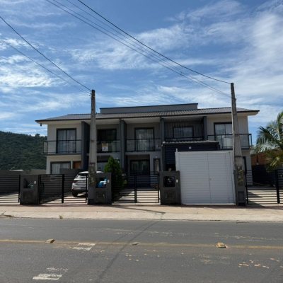 Sobrado Residencial com 74m², 2 quartos, 2 garagens, no bairro Potecas em São José