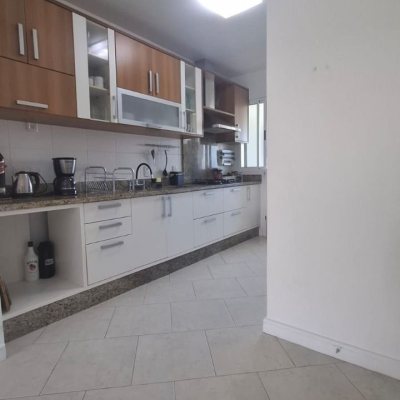 Apartamentos com 141m², 4 quartos, 1 suíte, 2 garagens, no bairro Praia Brava em Florianópolis