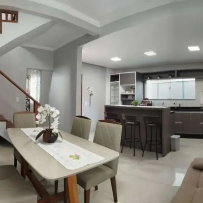 Casa Residencial com 143m², 3 quartos, 1 suíte, 1 garagem, no bairro Ingleses em Florianópolis