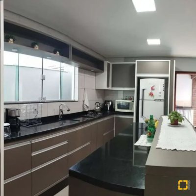 Casa Residencial com 143m², 3 quartos, 1 suíte, 1 garagem, no bairro Ingleses em Florianópolis