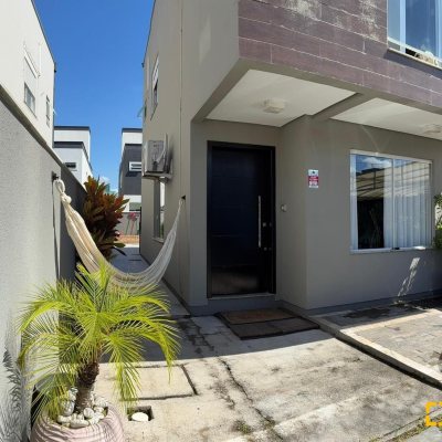 Casa Residencial com 102m², 3 quartos, 1 suíte, 2 garagens, no bairro Ribeirão Da Ilha em Florianópolis