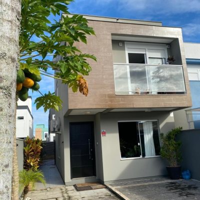 Casa Residencial com 102m², 3 quartos, 1 suíte, 2 garagens, no bairro Ribeirão Da Ilha em Florianópolis