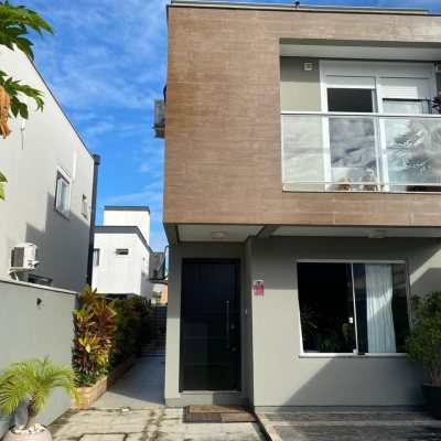 Casa Residencial com 102m², 3 quartos, 1 suíte, 2 garagens, no bairro Ribeirão Da Ilha em Florianópolis