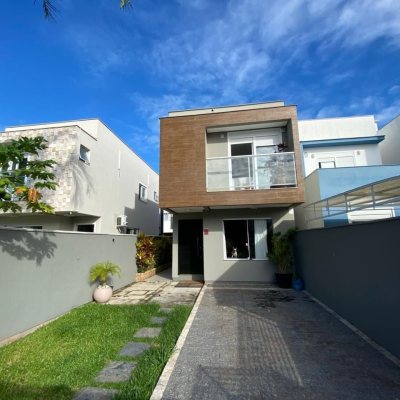 Casa Residencial com 102m², 3 quartos, 1 suíte, 2 garagens, no bairro Ribeirão Da Ilha em Florianópolis