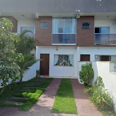 Casa Residencial com 97m², 2 quartos, 2 suítes, 2 garagens, no bairro São João Do Rio Vermelho em Florianópolis