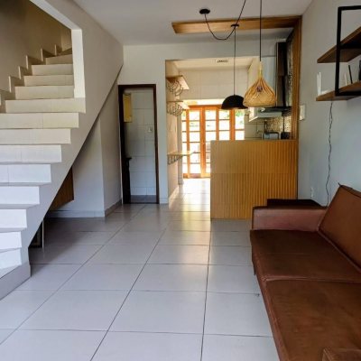 Casa Residencial com 97m², 2 quartos, 2 suítes, 2 garagens, no bairro São João Do Rio Vermelho em Florianópolis