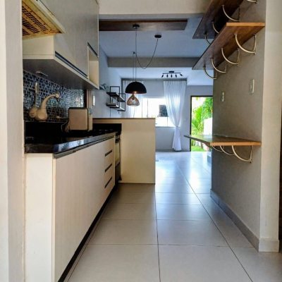 Casa Residencial com 97m², 2 quartos, 2 suítes, 2 garagens, no bairro São João Do Rio Vermelho em Florianópolis