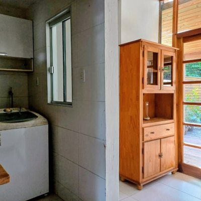 Casa Residencial com 97m², 2 quartos, 2 suítes, 2 garagens, no bairro São João Do Rio Vermelho em Florianópolis