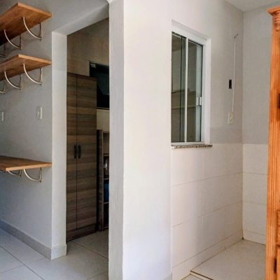 Casa Residencial com 97m², 2 quartos, 2 suítes, 2 garagens, no bairro São João Do Rio Vermelho em Florianópolis