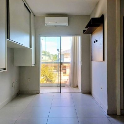 Casa Residencial com 97m², 2 quartos, 2 suítes, 2 garagens, no bairro São João Do Rio Vermelho em Florianópolis