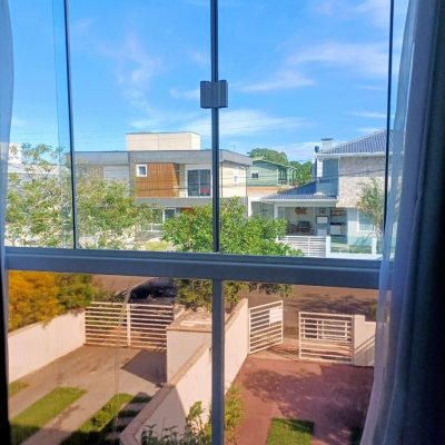 Casa Residencial com 97m², 2 quartos, 2 suítes, 2 garagens, no bairro São João Do Rio Vermelho em Florianópolis