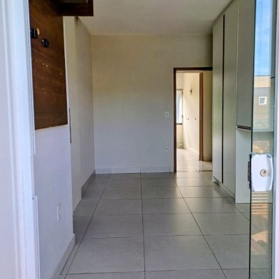 Casa Residencial com 97m², 2 quartos, 2 suítes, 2 garagens, no bairro São João Do Rio Vermelho em Florianópolis