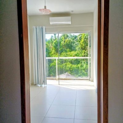 Casa Residencial com 97m², 2 quartos, 2 suítes, 2 garagens, no bairro São João Do Rio Vermelho em Florianópolis