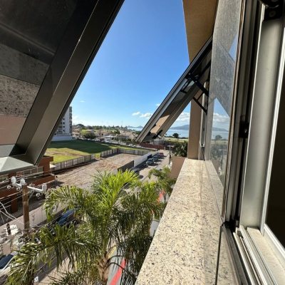 Sala com 38m², 1 garagem, no bairro Estreito em Florianópolis