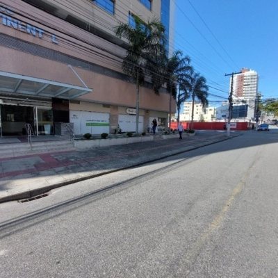 Sala com 38m², 1 garagem, no bairro Estreito em Florianópolis
