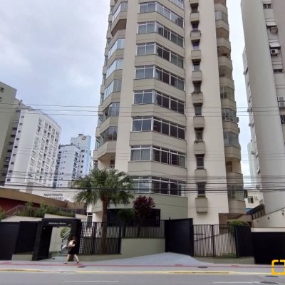Apartamentos com 264m², 4 quartos, 1 suíte, 2 garagens, no bairro Centro em Florianópolis