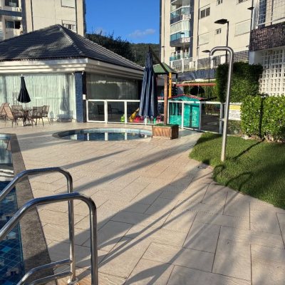 Apartamentos com 116m², 3 quartos (sendo 1 suíte), 2 garagens, no bairro Parque São Jorge em Florianópolis