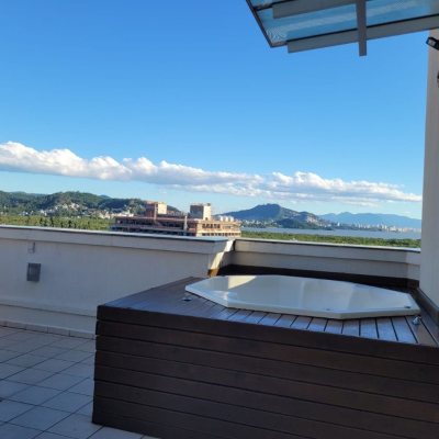 Cobertura com 127m², 3 quartos, 1 suíte, 2 garagens, no bairro Saco Grande em Florianópolis