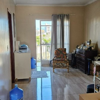 Casa Residencial com 241m², 3 quartos, 1 suíte, 3 garagens, no bairro barreiros em São José