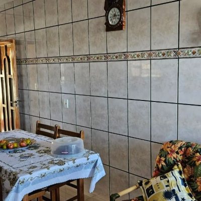 Casa Residencial com 241m², 3 quartos, 1 suíte, 3 garagens, no bairro barreiros em São José