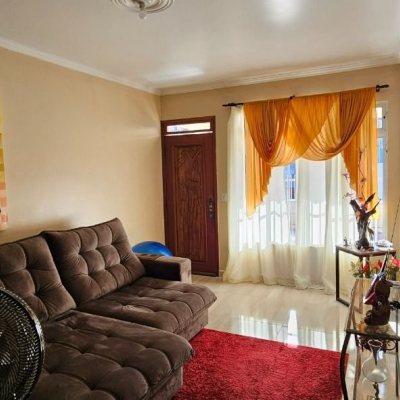 Casa Residencial com 241m², 3 quartos, 1 suíte, 3 garagens, no bairro barreiros em São José