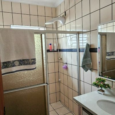 Casa Residencial com 241m², 3 quartos, 1 suíte, 3 garagens, no bairro barreiros em São José