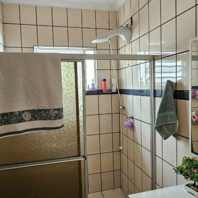 Casa Residencial com 241m², 3 quartos, 1 suíte, 3 garagens, no bairro barreiros em São José