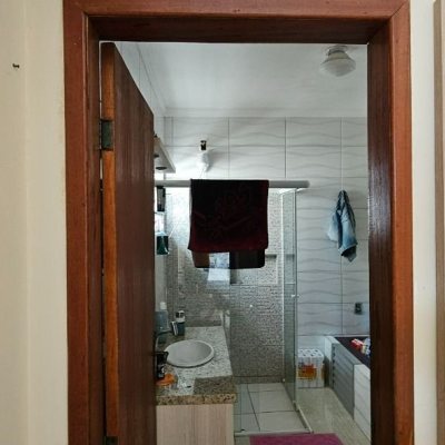 Casa Residencial com 241m², 3 quartos, 1 suíte, 3 garagens, no bairro barreiros em São José