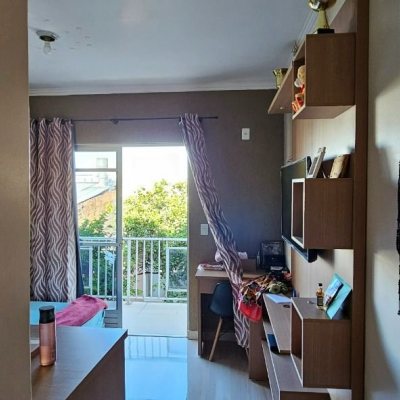 Casa Residencial com 241m², 3 quartos, 1 suíte, 3 garagens, no bairro barreiros em São José